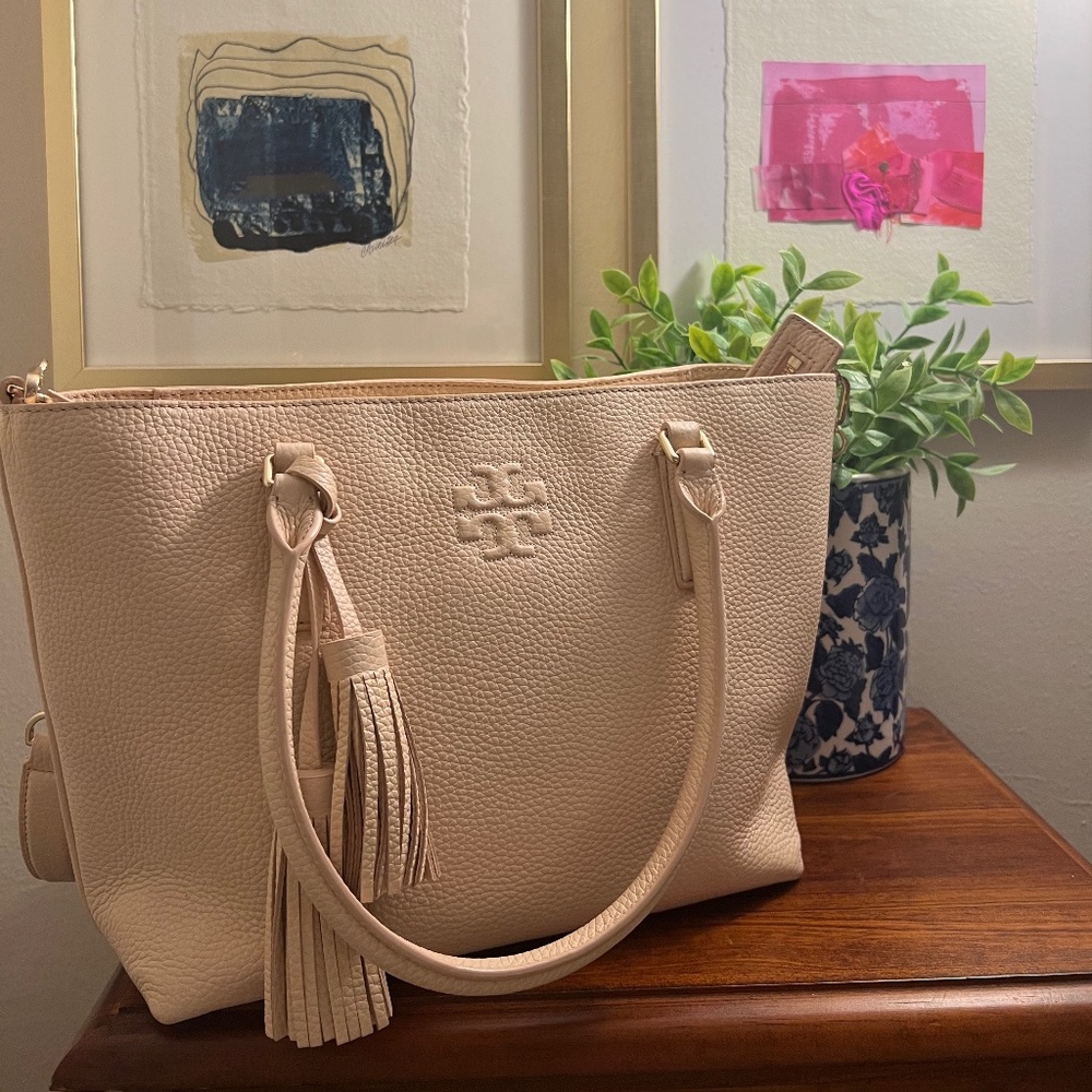 EUC Tory Burch Thea Convertible Tote
